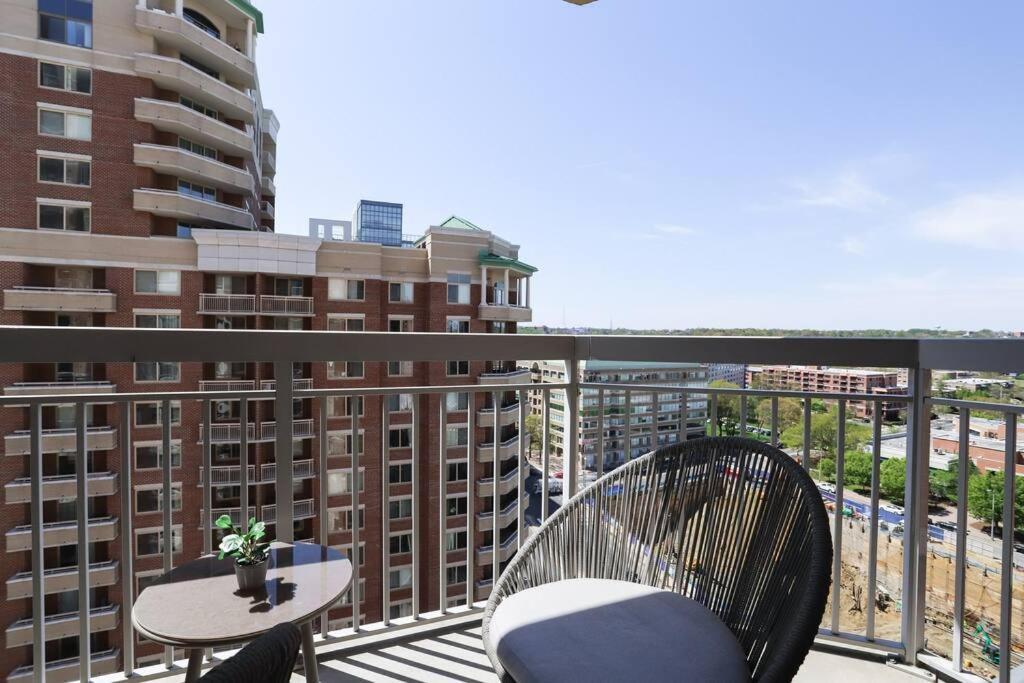 Bright Apartment Walk To Ballston Metro アーリントン エクステリア 写真