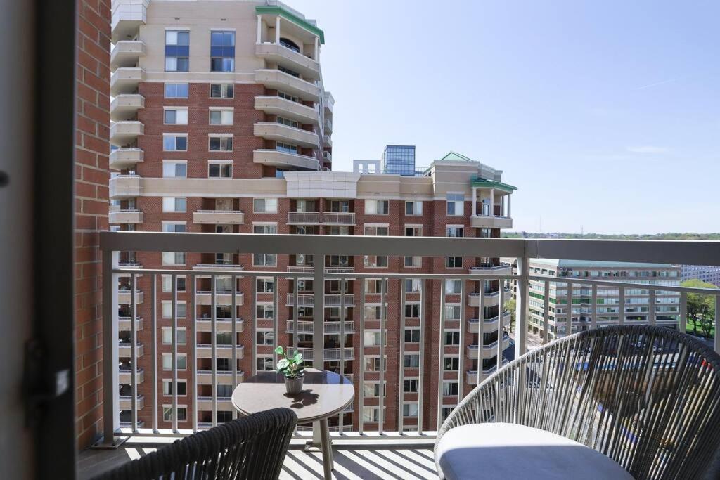 Bright Apartment Walk To Ballston Metro アーリントン エクステリア 写真