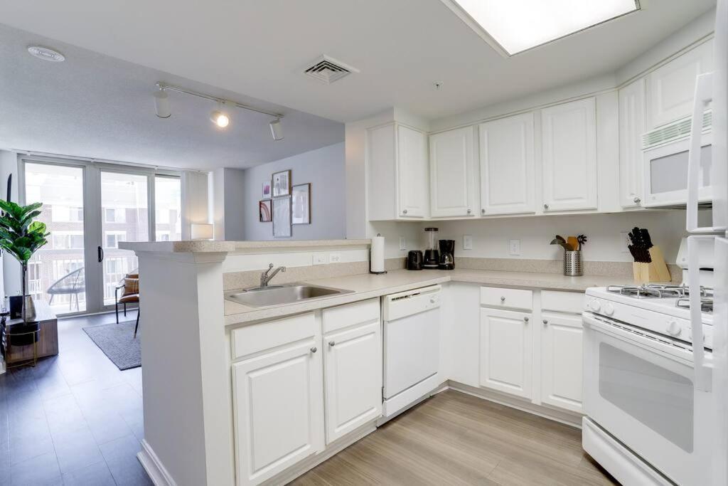 Bright Apartment Walk To Ballston Metro アーリントン エクステリア 写真